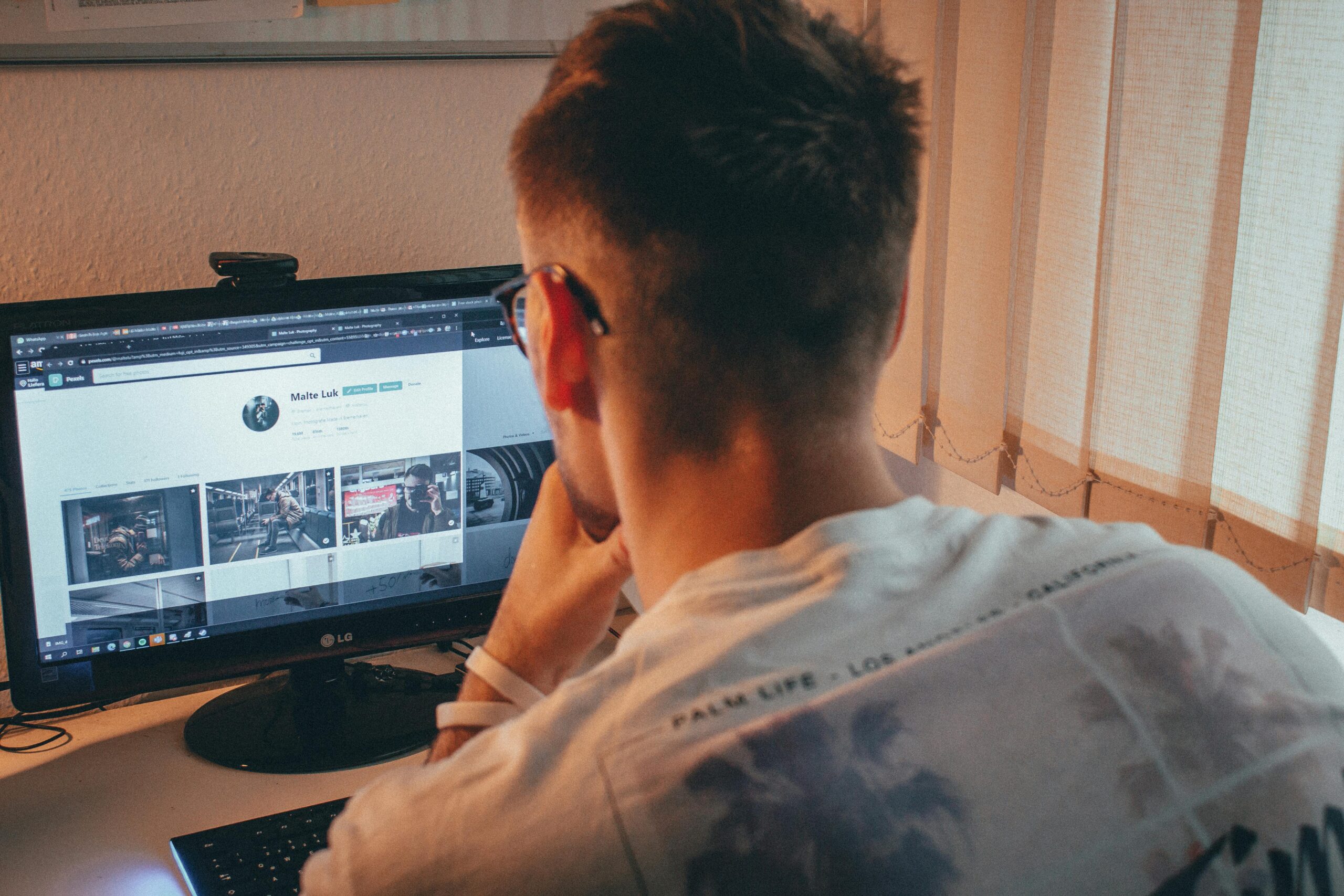 How Do Shopify store Designers Improve User Experience?